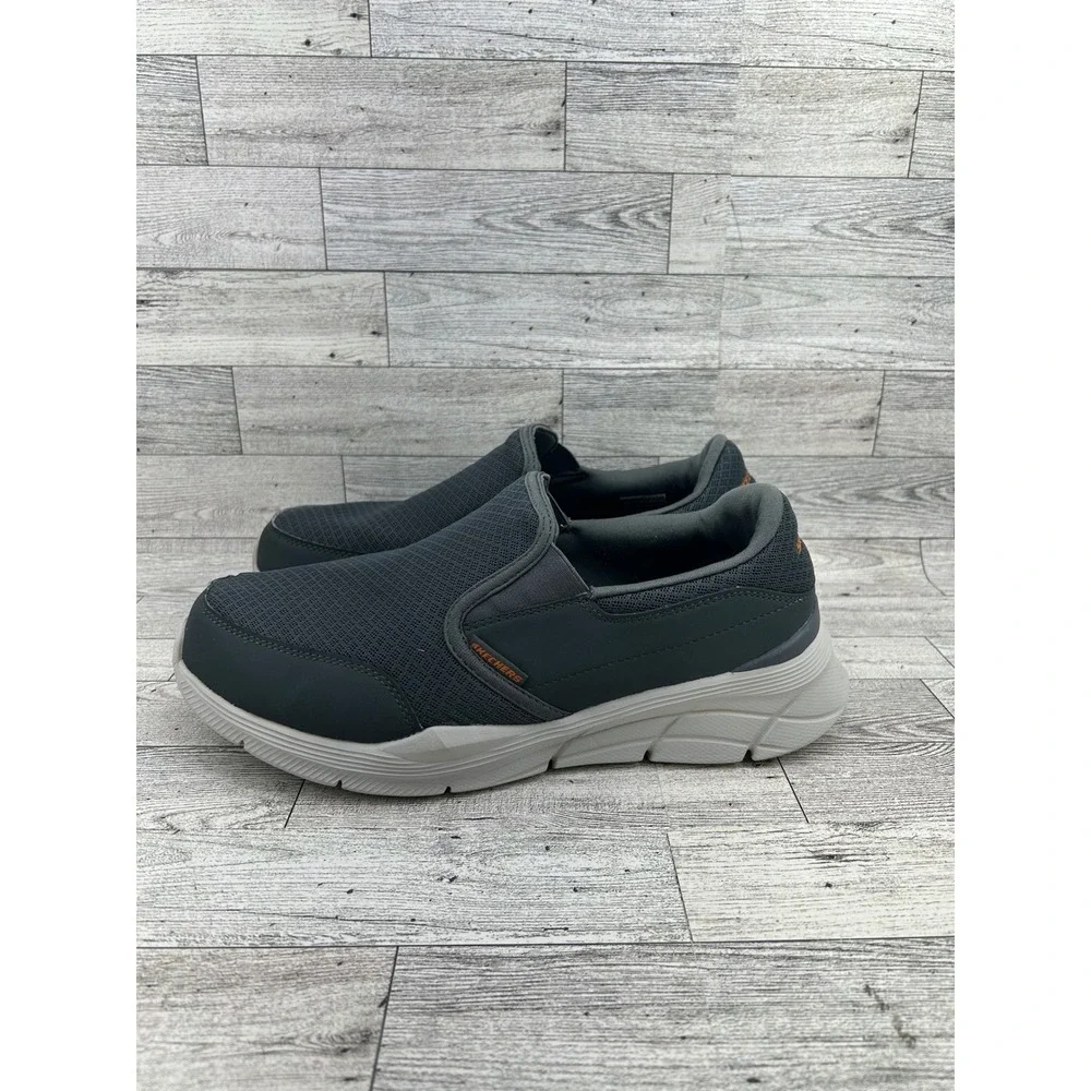 Skechers Mens Slip On Shoes Extra Wide Fit Memory Foam Gray Sz‎ 8.5